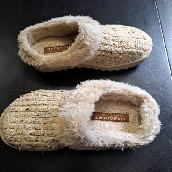 Skechers In & Out Faux Fur Clog/Slipper    Size 7 - Picture 2 of 11